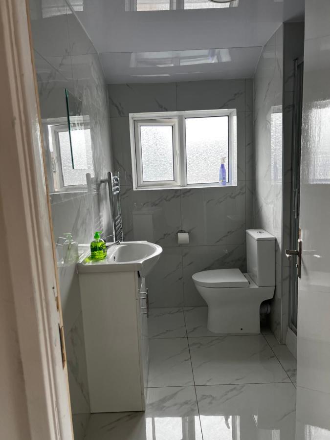 Good Priced Single Rooms In Hayes Northolt  Eksteriør billede